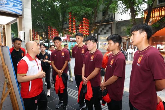 就在深入寻找之际，遇到了保罗;路德扮演的美国医生，保罗也成为了唯一的线索，但他却不知道保罗是敌是友，该找他帮忙还是应对他远离三分……时隔一年，韩寒的第三部电影再次强势定档大年初一